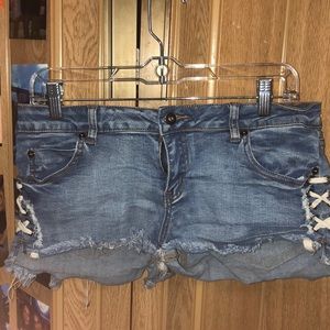 Lace-up side shorts